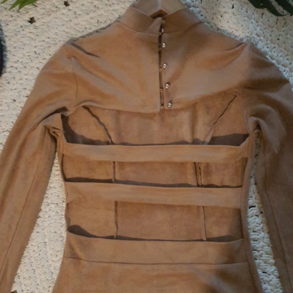 NWT SUEDE DRESS SIZE MEDIUM WITH BACK CUT OUT - Picture 4 of 11